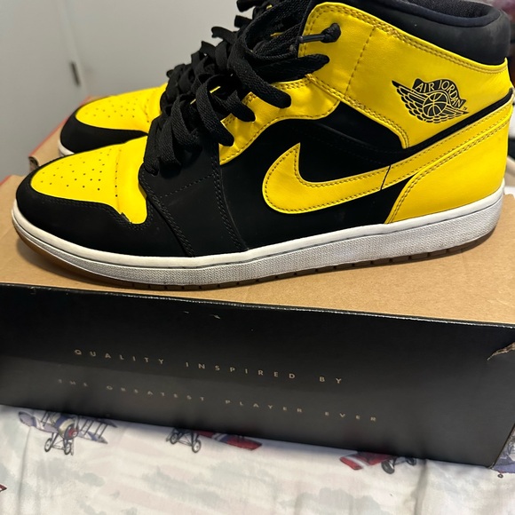 JORDAN 1 MID “NEW LOVE” - Picture 3 of 3